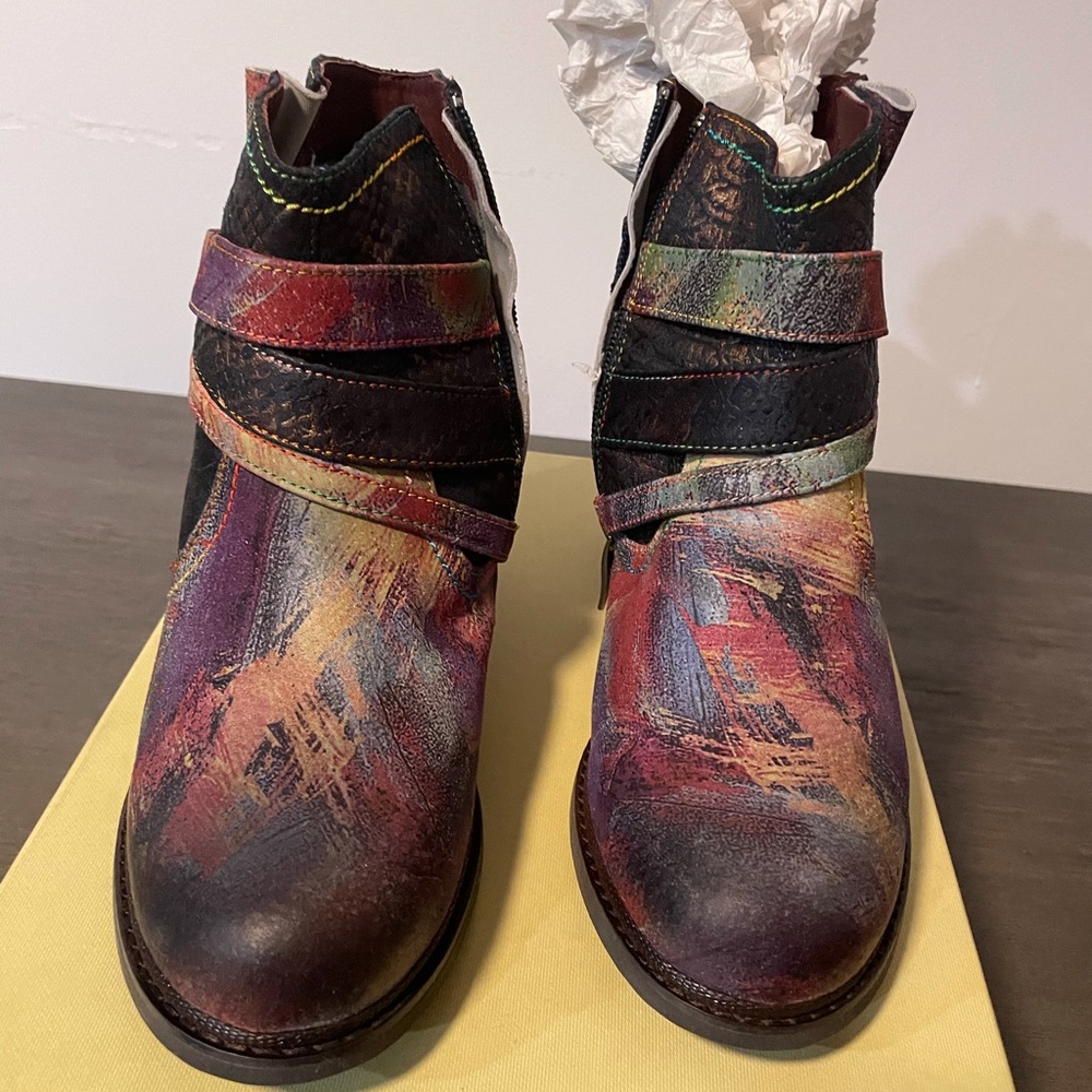 L Artiste navy multi color booties size 6